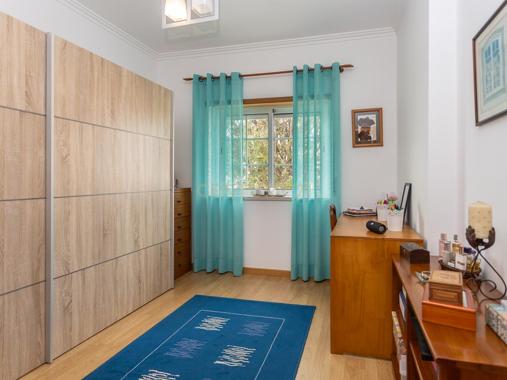 Apartamento T4 c/Arrecadação - Torre da Marinha - Image 24