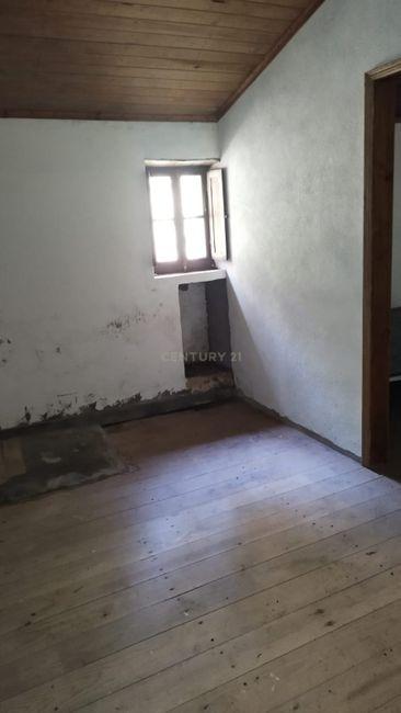 Moradia para reconstrução em Maçãs de D. Maria - Image 16