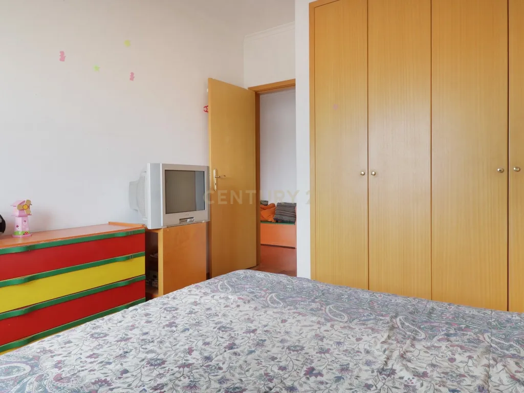 Apartamento T3 Caulinos, 2 Lugares de Garagem e Arrumos - Image 28