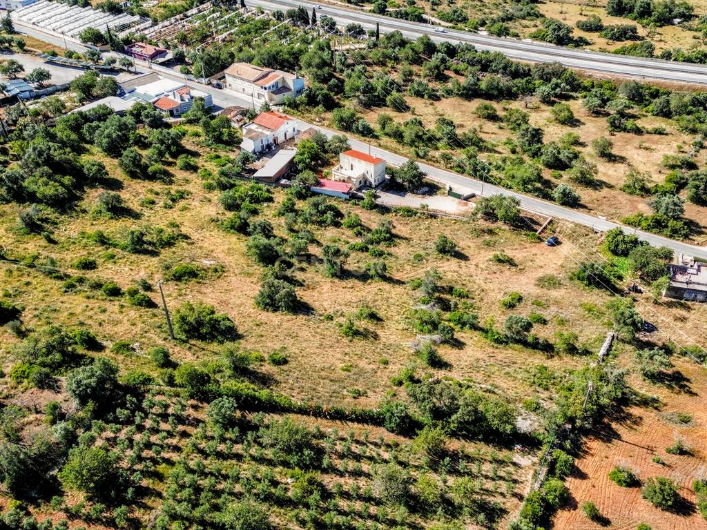Terreno Rústico em Faro com Vista Panorâmica e Acesso Fácil - Image 7
