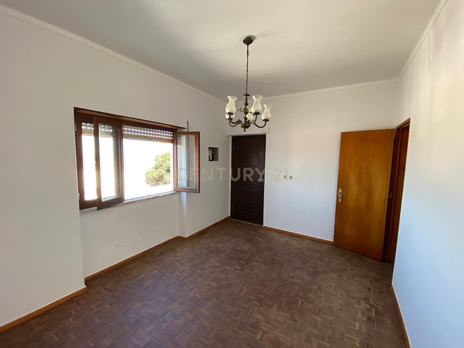 Moradia V3 com garagem e armazém Torres Vedras - Image 25