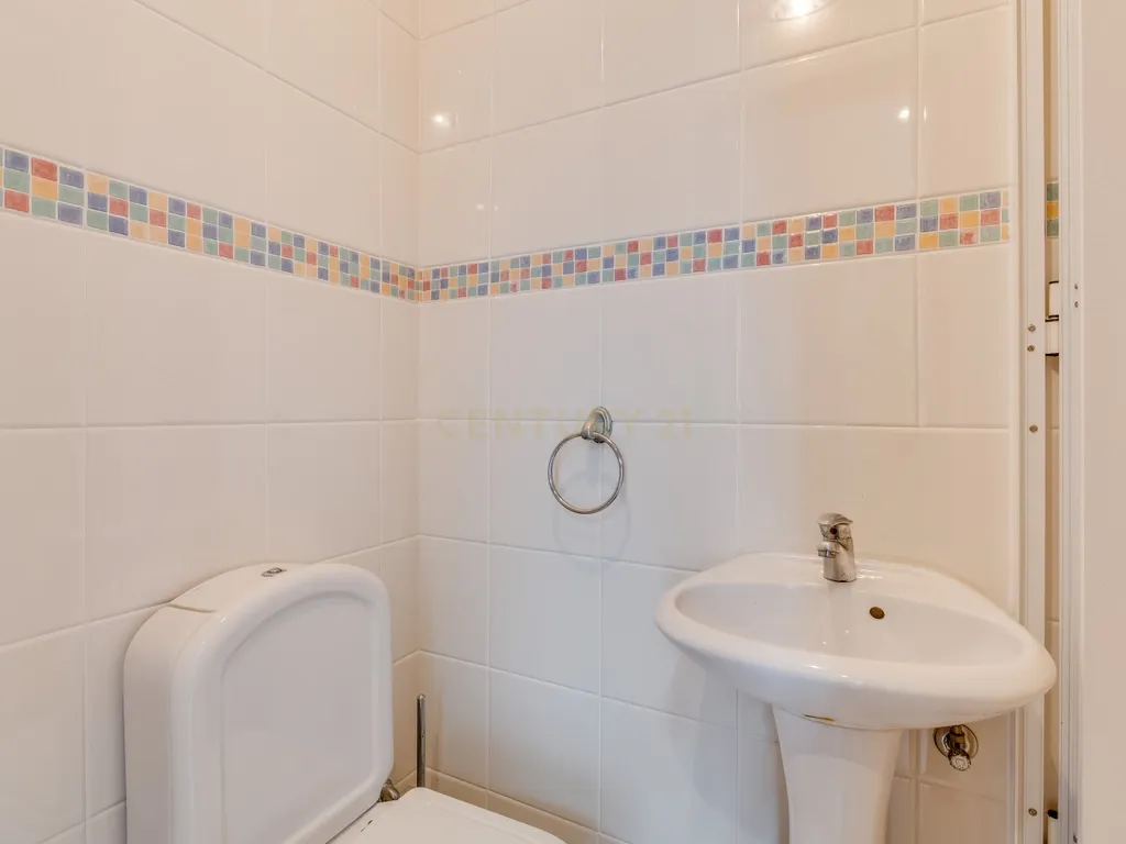 Apartamento T 4 em Faro no centro da cidade a 300m do mercado Municipal. - Image 19