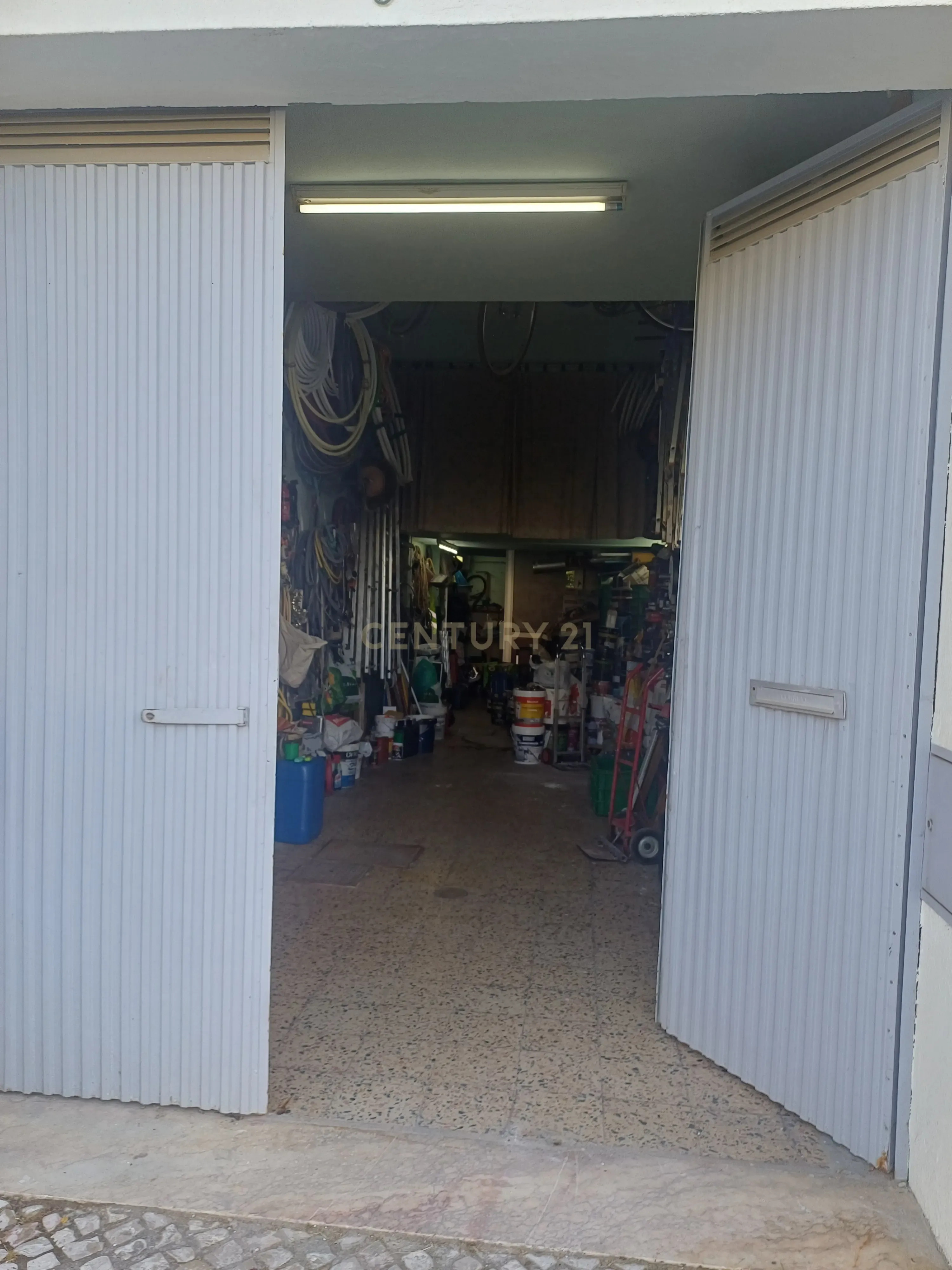 Fotografia 3 de Garagem em Amora, Seixal - Oportunidade Única!