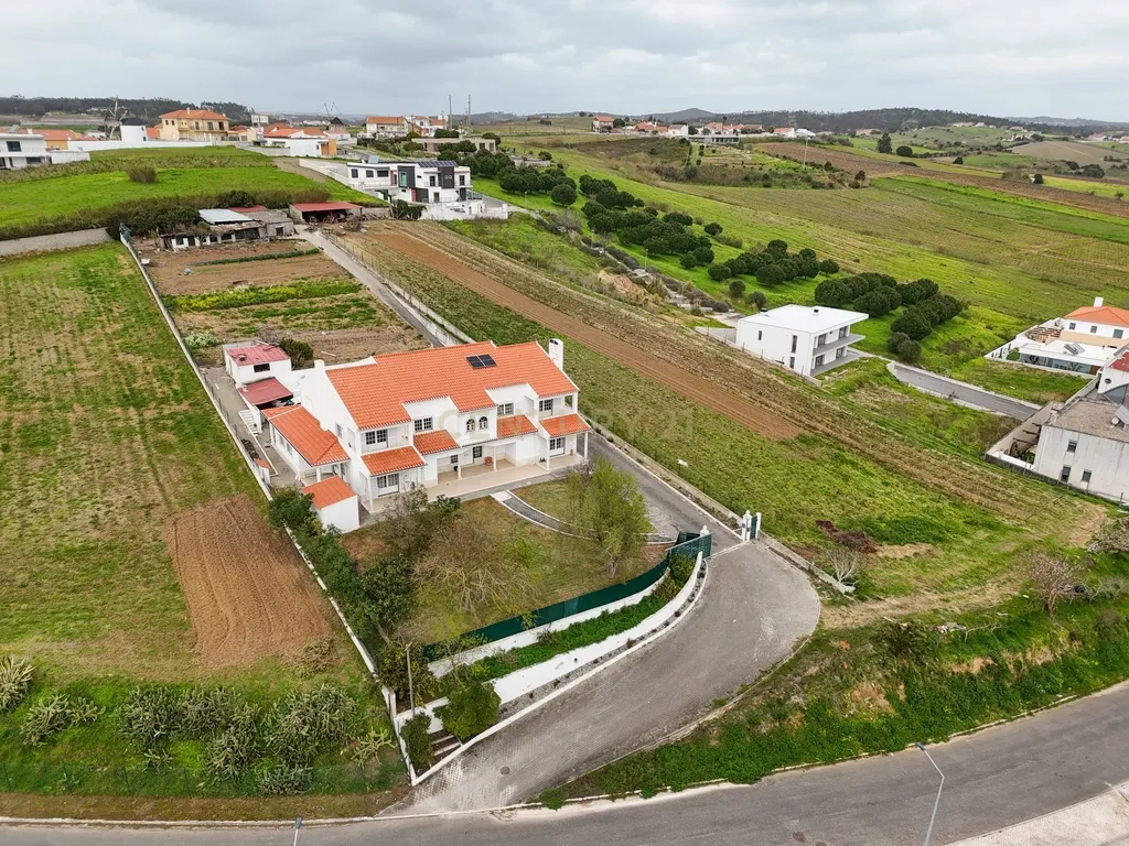 Moradia T5 na Gondruzeira-Ponte de Rol, Torres Vedras - Image 2