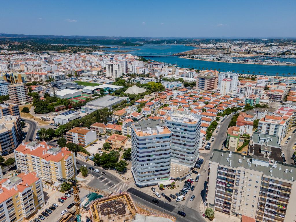 T1 Remodelado com Vista Panorâmica sobre o Rio, Cidade e Serra | Portimão - Image 19