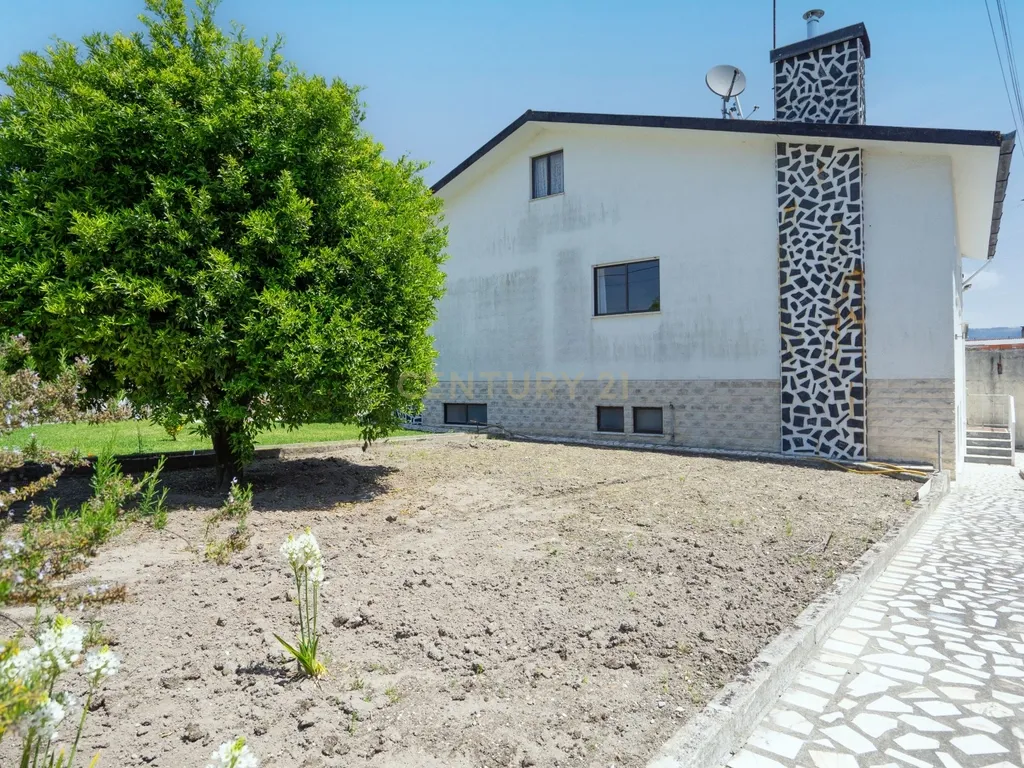Moradia T3 com anexos e garagem para 3 carros – Canedo, Pampilhosa - Image 67