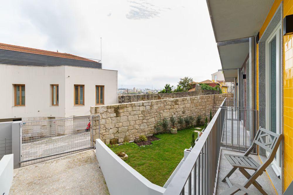 Apartamento T1 com Licença AL e Estacionamento – Rua da Vitória, Porto - Image 21