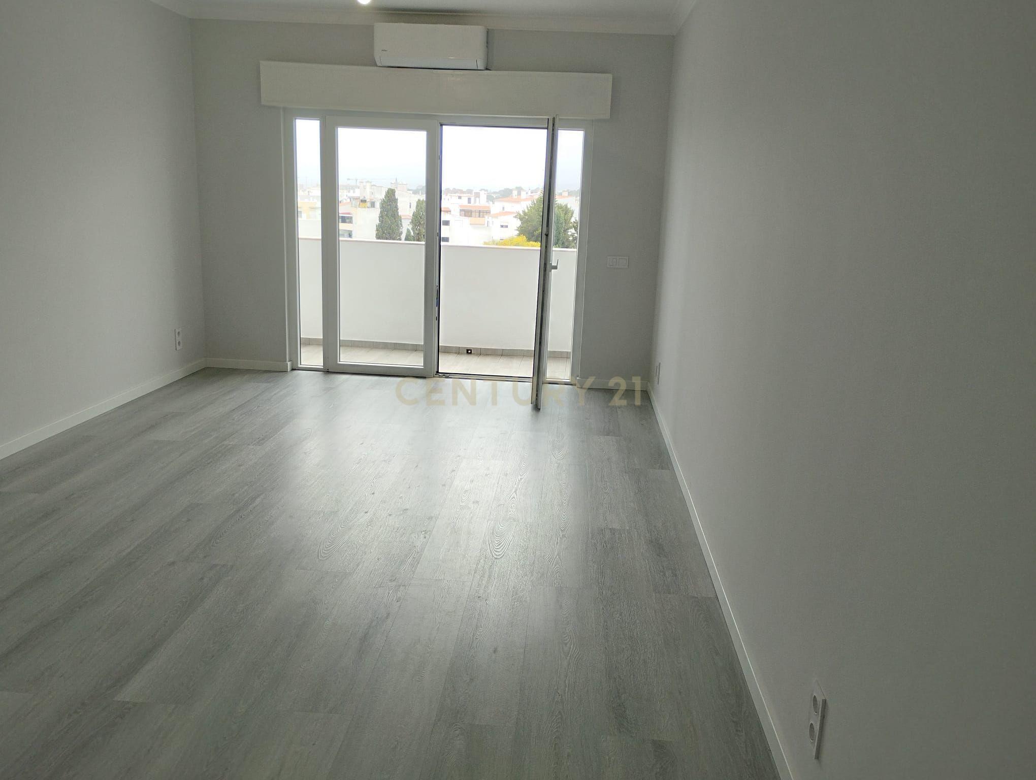 Fotografia 3 de Apartamento T2 em Quarteira