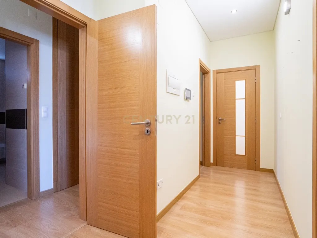 Moradia Contemporânea T4 em Santo António da Charneca - Barreiro - Image 48
