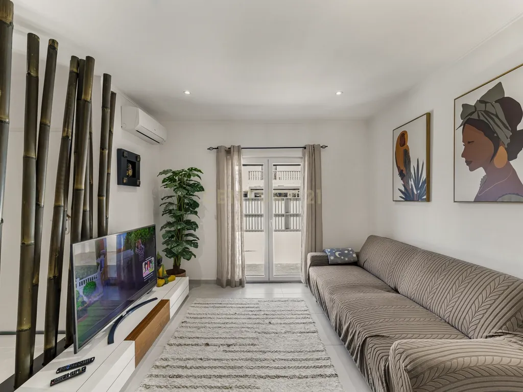 Moradia T3 isolada com garagem, Quinta do Conde - Image 21