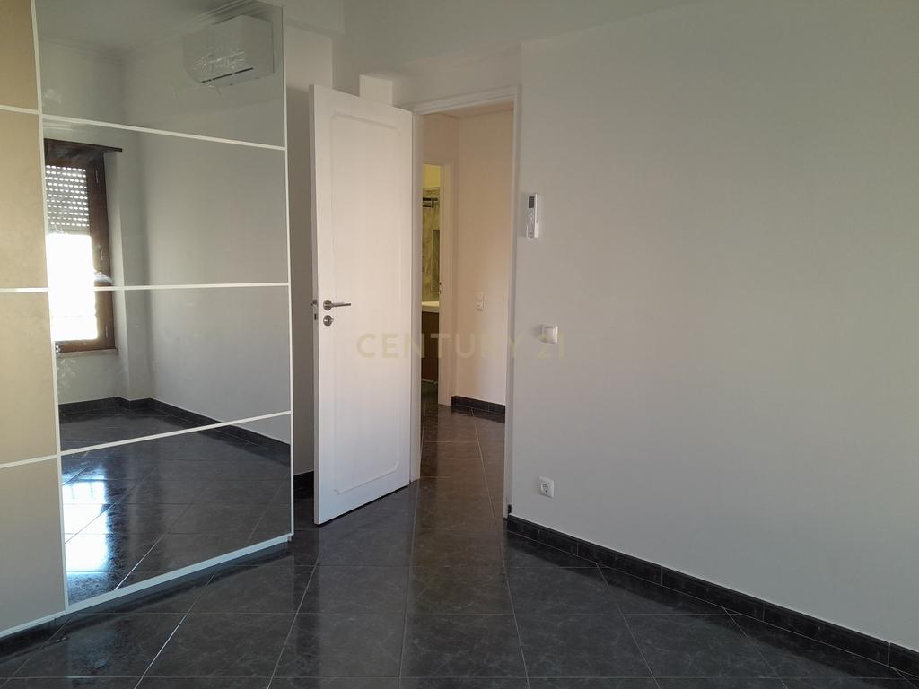 Apartamento Moderno T3 em Carnaxide / Oeiras com Ar Condicionado e Elevador - Image 19