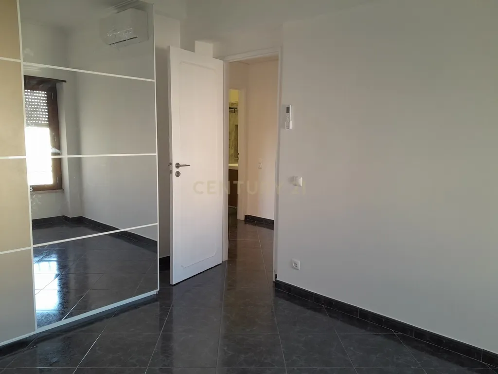 Apartamento Moderno T3 em Carnaxide / Oeiras com Ar Condicionado e Elevador - Image 19