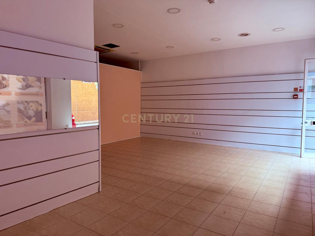 Loja com 77 m² para arrendamento na Rua da Olivença – Centro de Portimão - Image 12
