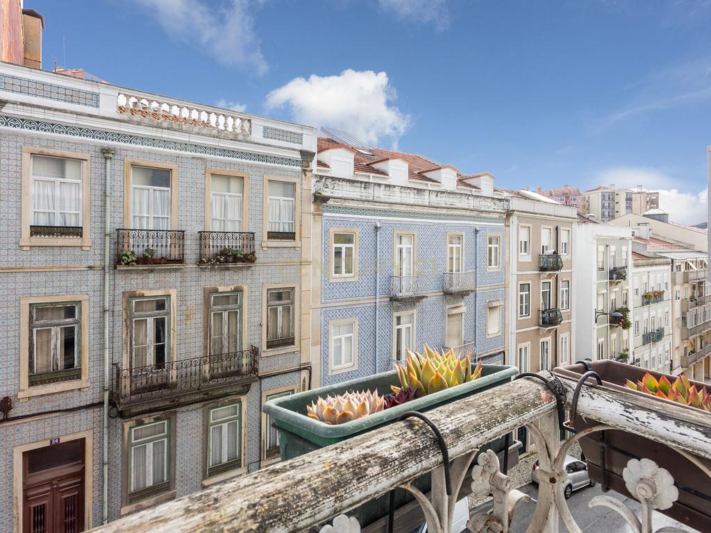 Apartamento T4 Duplex Renovado em Arroios, Lisboa - Image 32