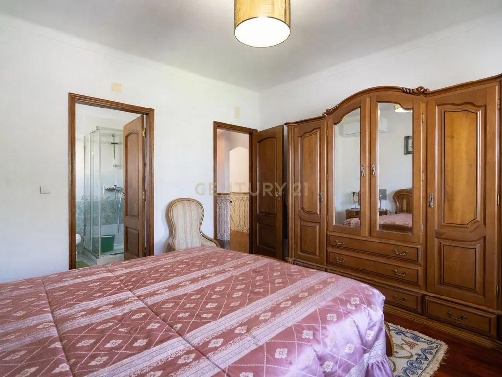 OPORTUNIDADE ÚNICA NA LOUSÃ – MORADIA COM GRANDE POTENCIAL (habitação e comércio) - Image 62