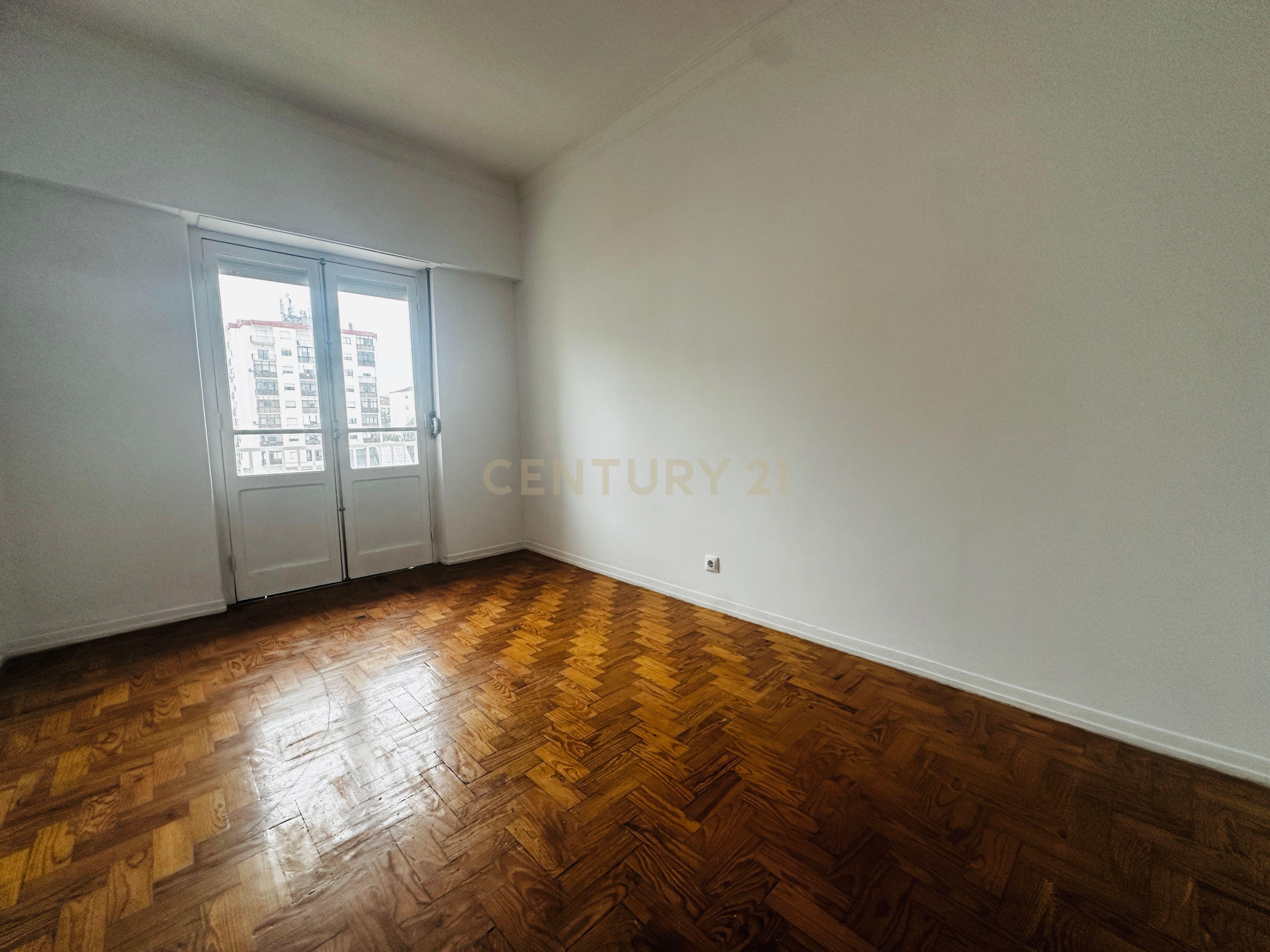 Apartamento T2 em Arrentela - Paio Pires - Seixal - Lisboa - Boa Localização - Image 8