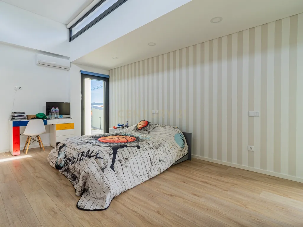 Moradia T3 Térrea com Piscina em Mesão Frio - Guimarães - Image 17