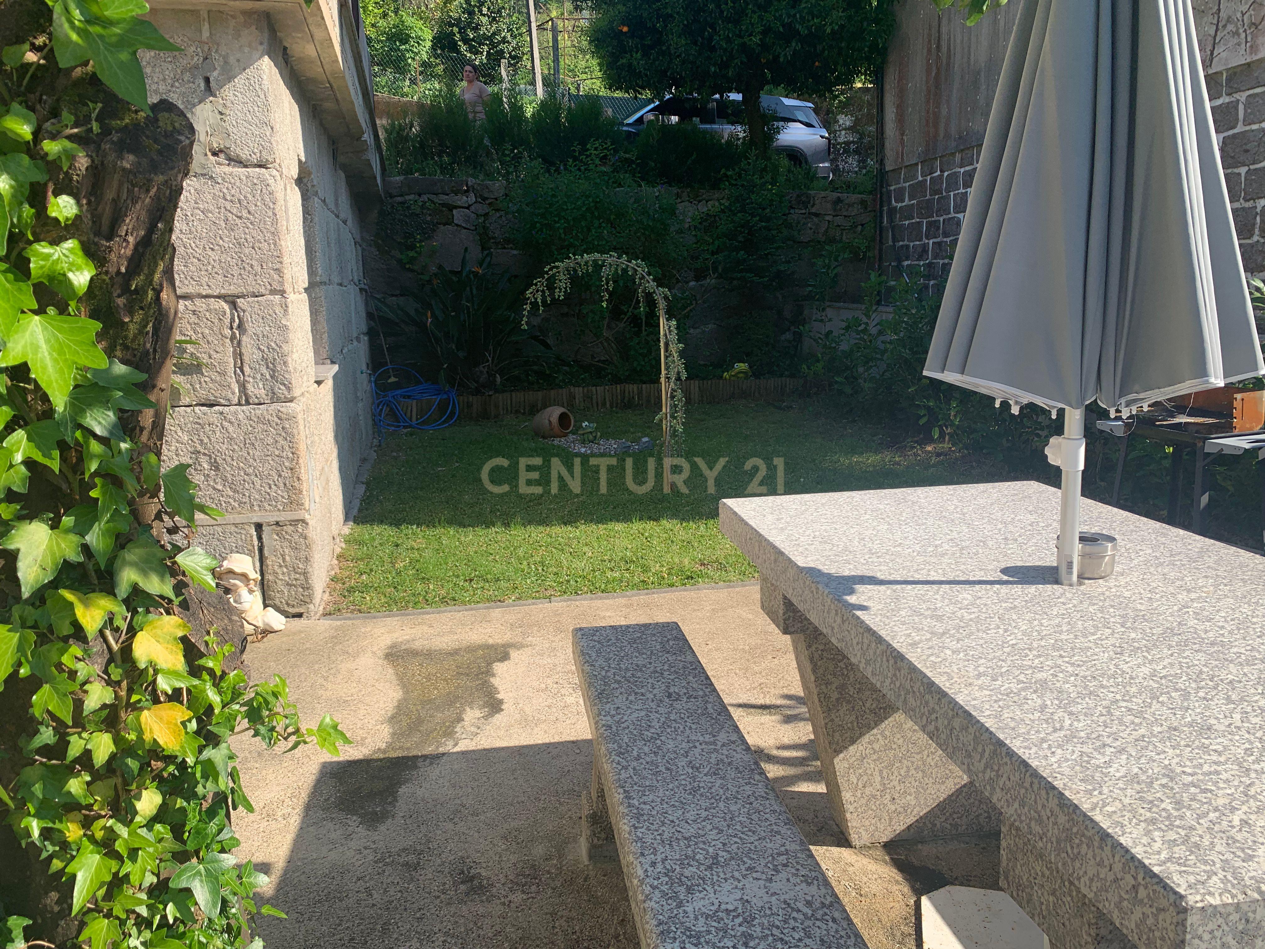 Casa com 3 Apartamentos na Vila do Gerês e 1000 m2 terreno - Image 25