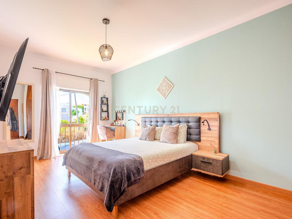 Apartamento T2 de 105m2 com Varanda e Vista Campo – Páteo, Albufeira - Image 14