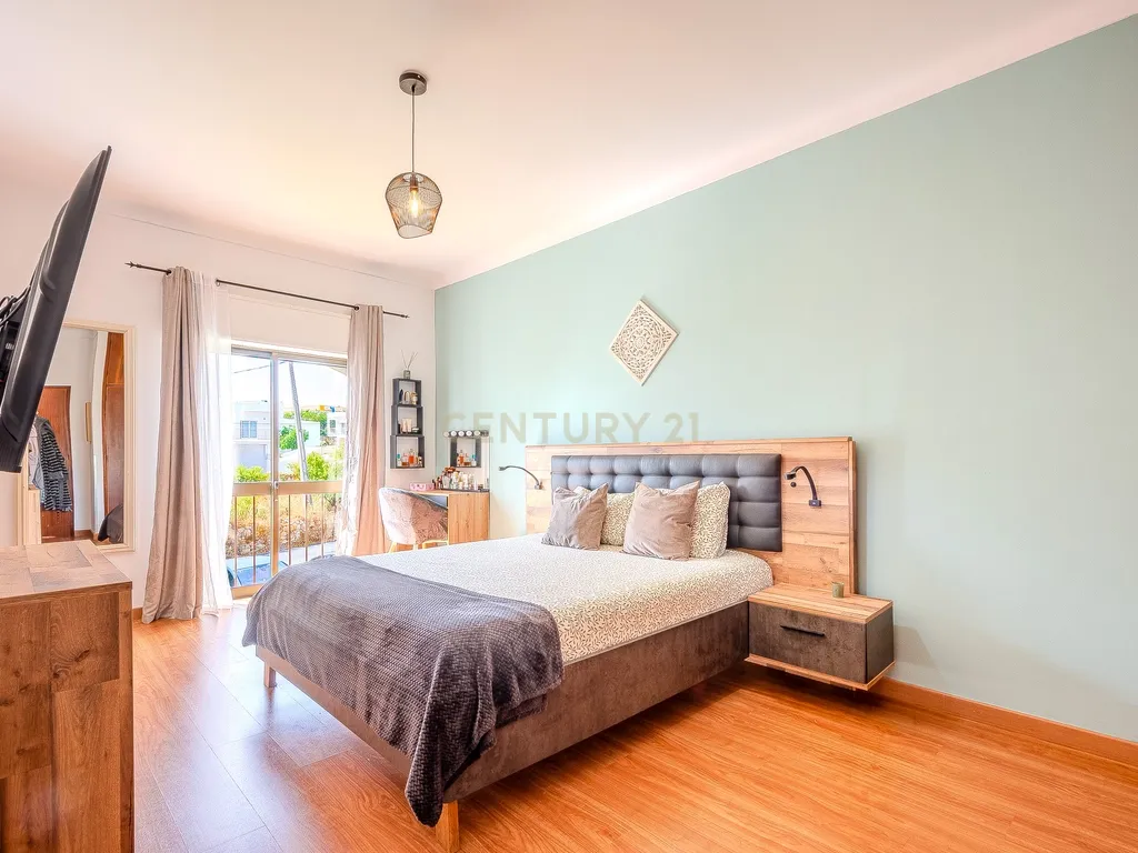Apartamento T2 de 105m2 com Varanda e Vista Campo – Páteo, Albufeira - Image 14