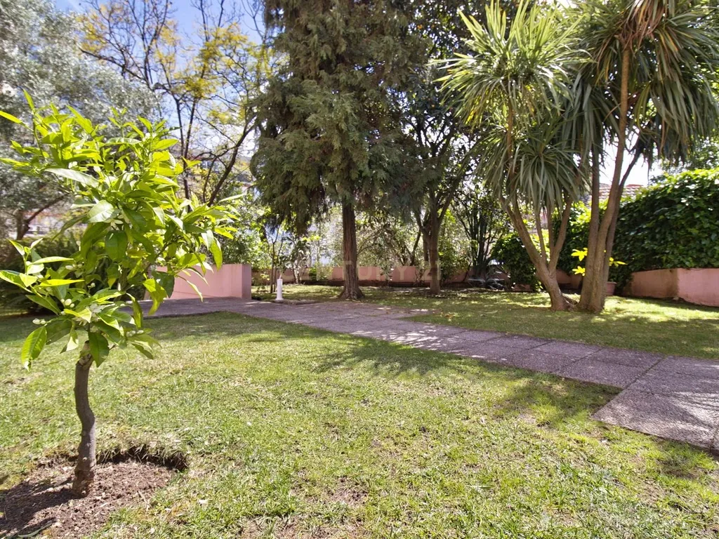 Apartamento T2 com Jardim e Piscina - Image 17