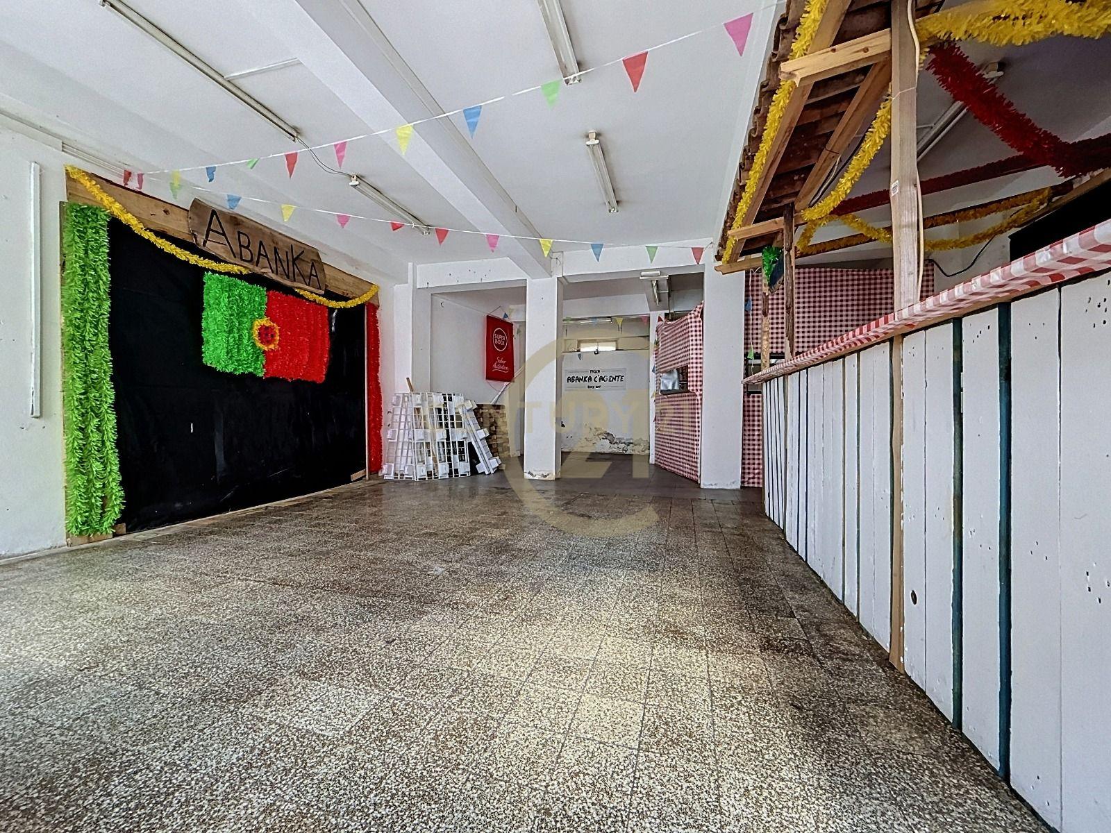 Fotografia 7 de Moradia com Espaço Comercial no Coração de Angra do Heroísmo – Uma Oportunidade Única de Investimento