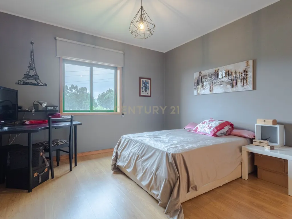 Fantástico Apartamento T2 com Lareira, Varanda e Lugar de Garagem | Fânzeres – Gondomar - Image 19
