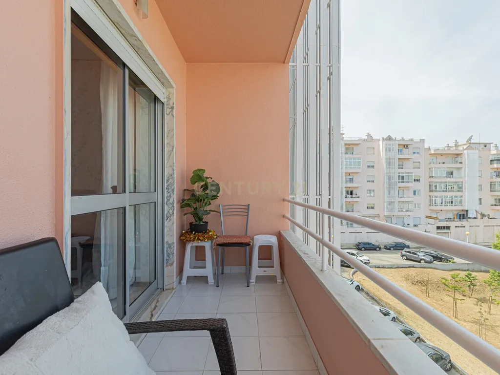 Magnífico apartamento T2 no Feijó - 1 andar com elevador - Image 13