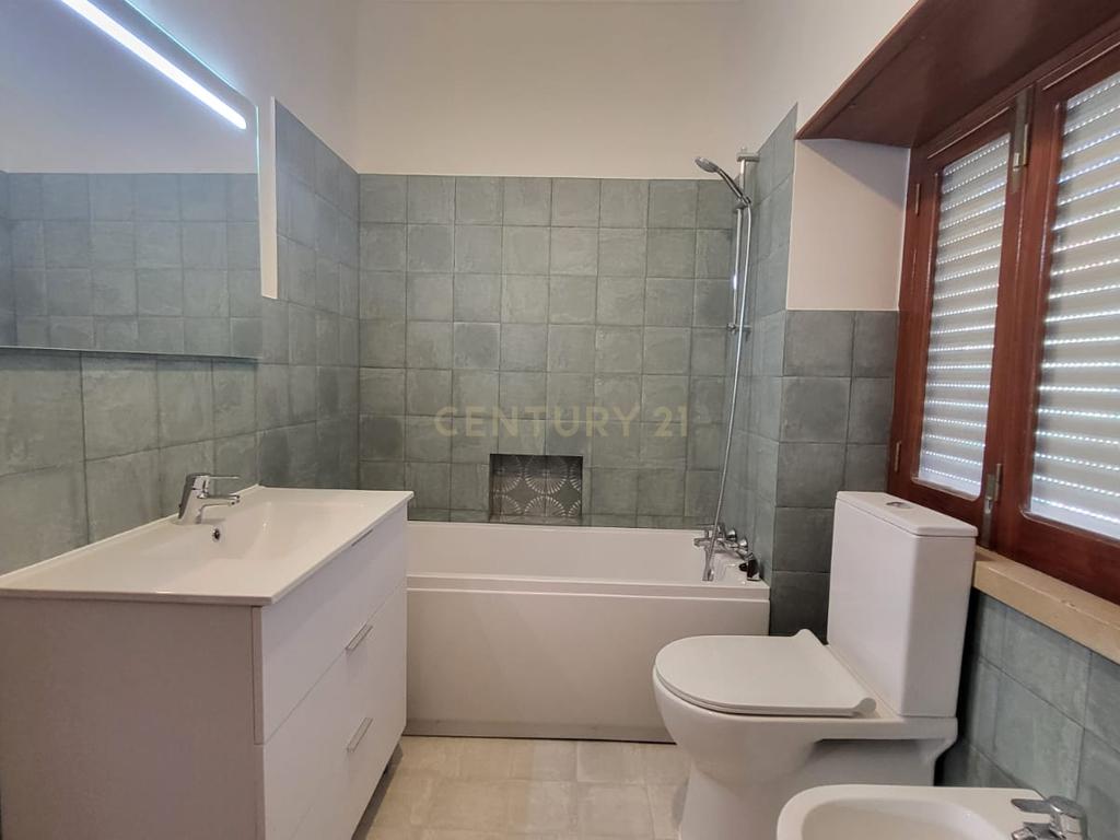 Casa T3 com Jardim e Garagem em Setúbal - Oportunidade Única! - Image 16