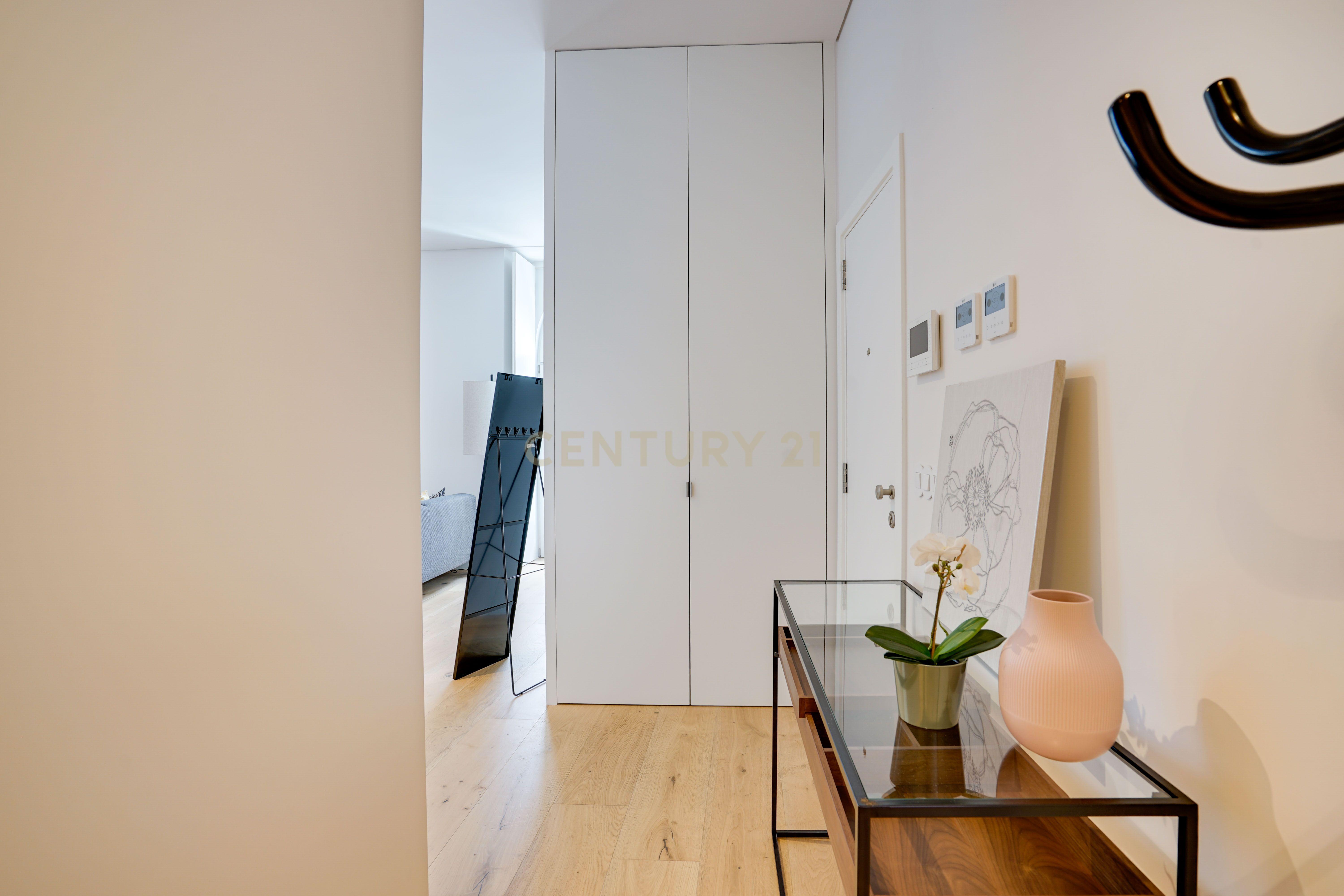 Luxuoso T1 em Lisboa com Vista e Acabamentos Modernos - Image 8