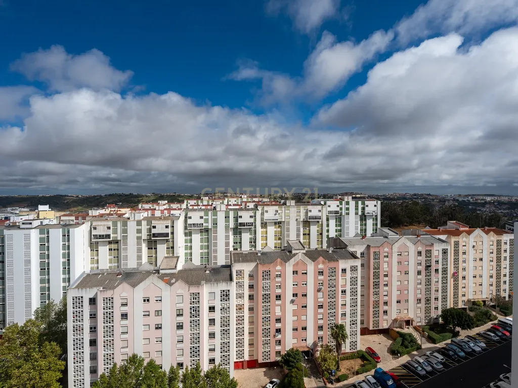Apartamento T2 em Santo António dos Cavaleiros_Muito bem localizado - Image 21