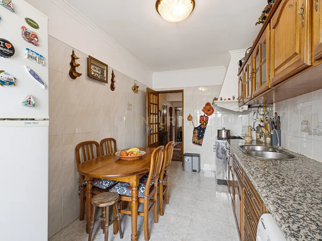 Apartamento T3 com Enorme Potencial de Remodelação na Moita - Image 20