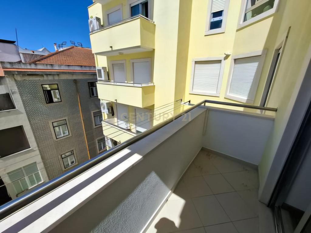 Imóvel T3 espaçoso nas Picoas, com 3 WC, 2 estacionamentos - Image 23