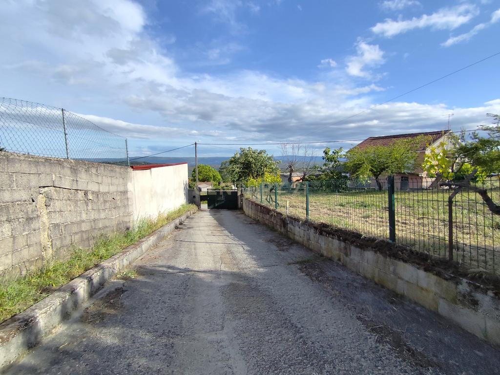 Moradia T3 com Armazém e Terreno Envolvente | A 14 km de Chaves - Image 3