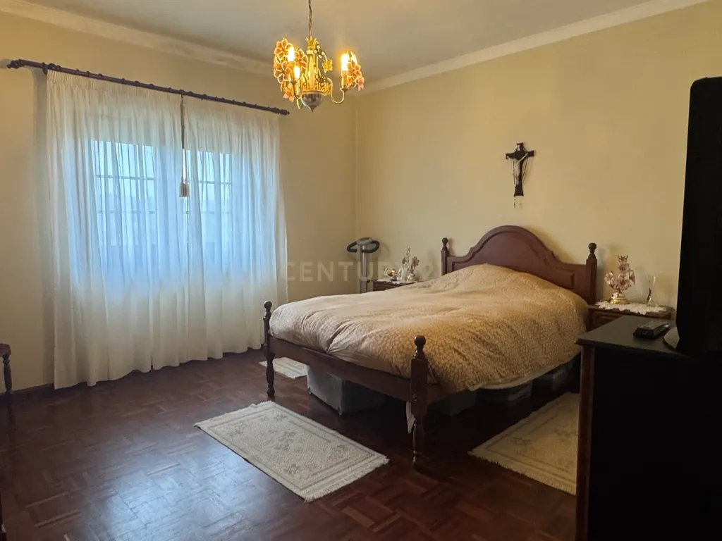 Espetacular Moradia T4 com Jardim e Vista Campestre em Alenquer - Image 20