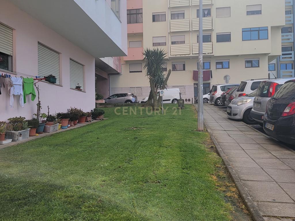 A 15 Minutos de Lisboa e das Praias: Descubra Este T3 com suíte e duas varandas em São Marcos - Image 22