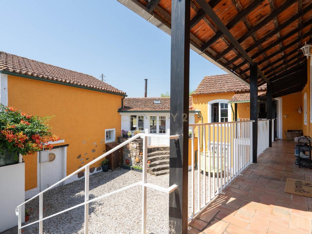Moradia T7 tradicional em bom estado com varanda coberta, pátio, piscina, terraço coberta, vistas boas e jardim numa localização sossegada perto do centro de Arganil e o rio Alva - Image 52