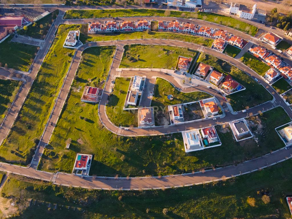 Lote 500m2 para construção de moradia isolada em zona nobre da cidade de Elvas - Image 3