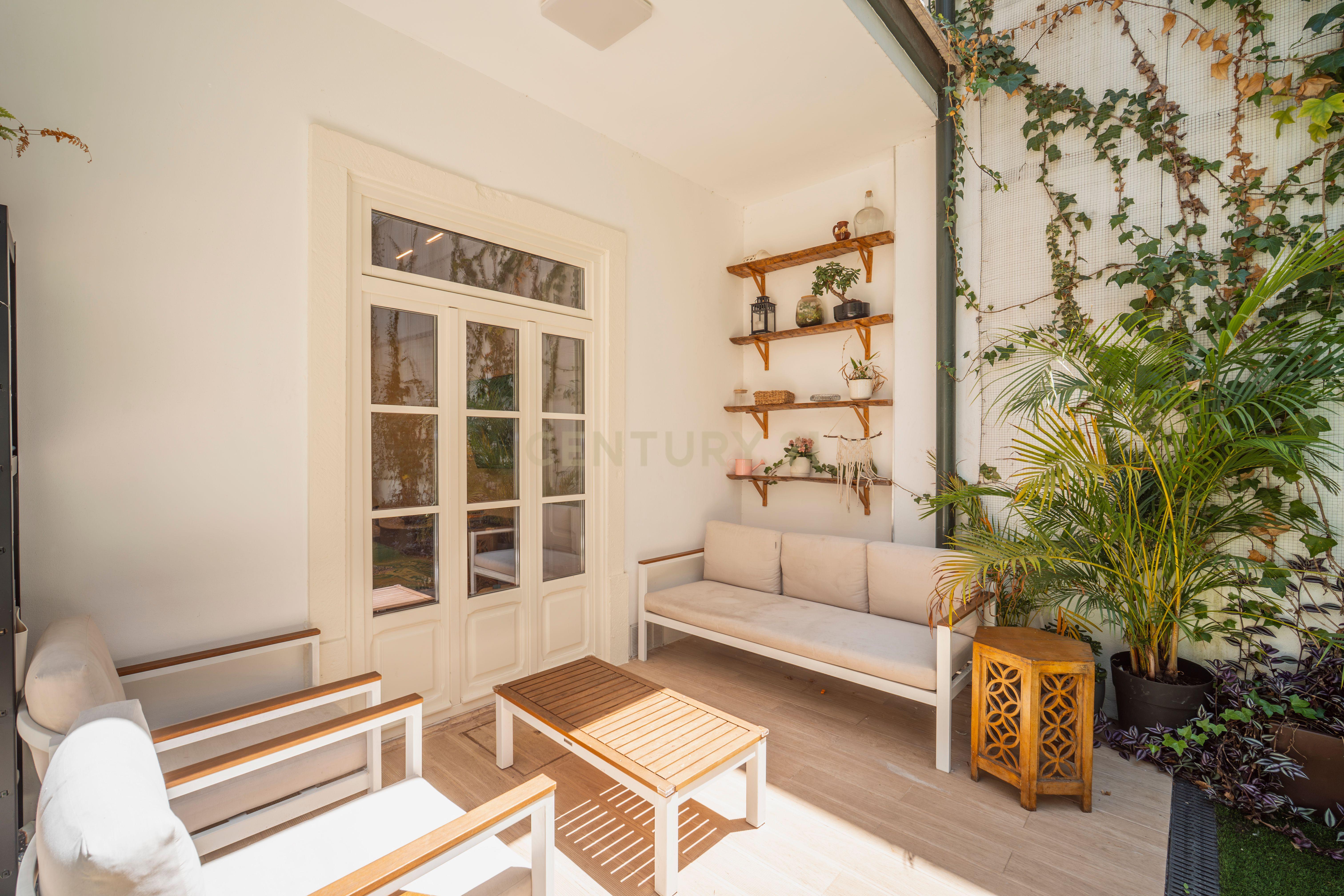 Fotografia 2 de Apartamento Encantador com Jardim Privativo — Santo António, Lisboa