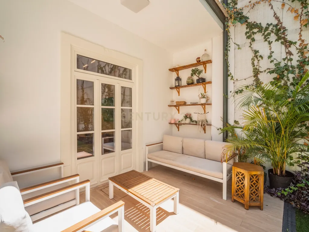 Apartamento Encantador com Jardim Privativo — Santo António, Lisboa - Image 2