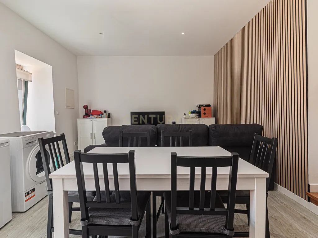 Moradia T2 Renovada em Fanhões – Conforto e Tranquilidade às Portas da Cidade - Image 8