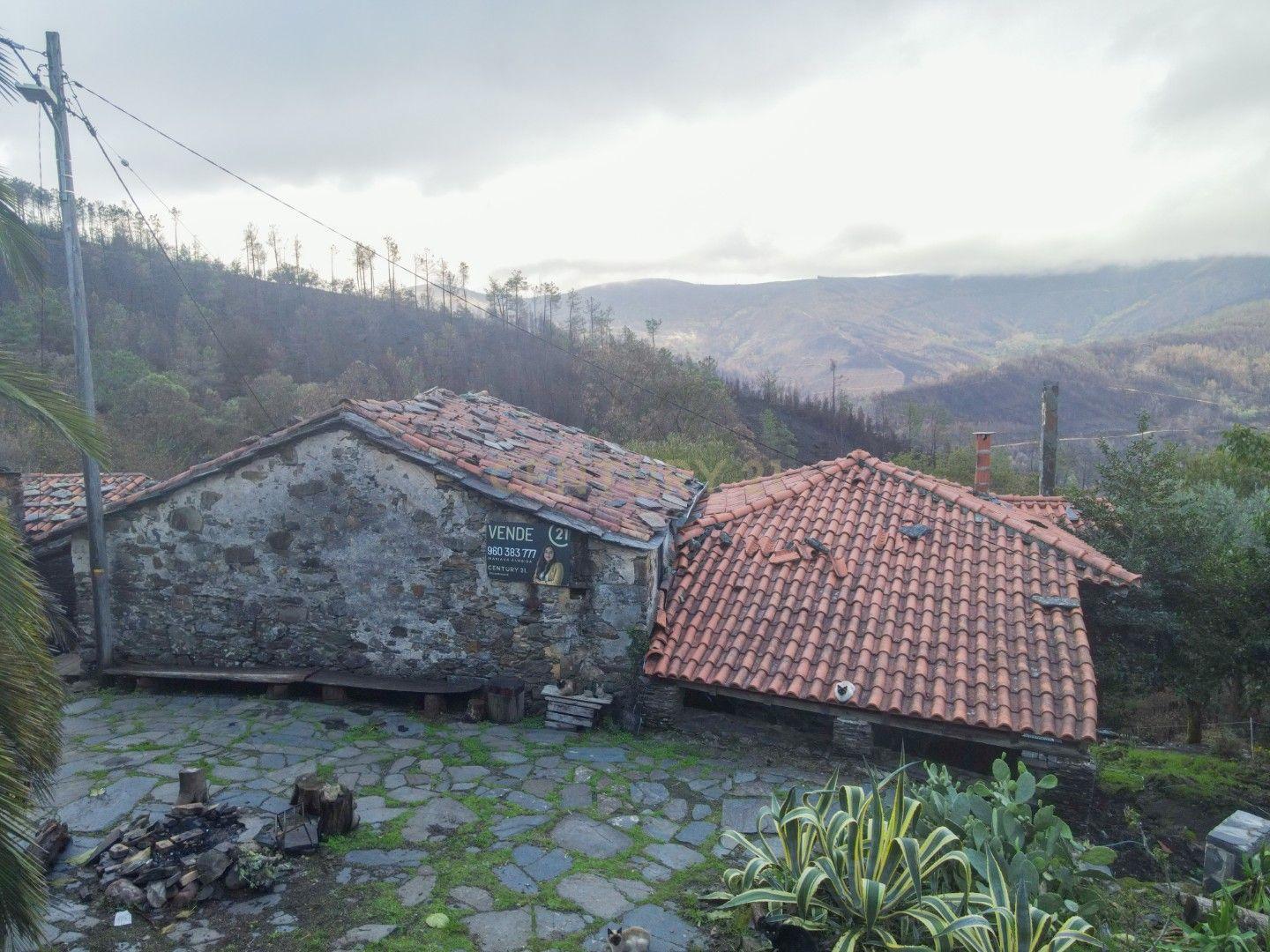 Fotografia 5 de Moradia Rústica em Pedra– 2 Quartos | Piscina | Terreno em  Vaqueirinho, Lousã