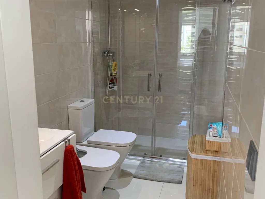 Apartamento T3 Remodelado em Massamá (Rua Miguel Torga) - Image 21