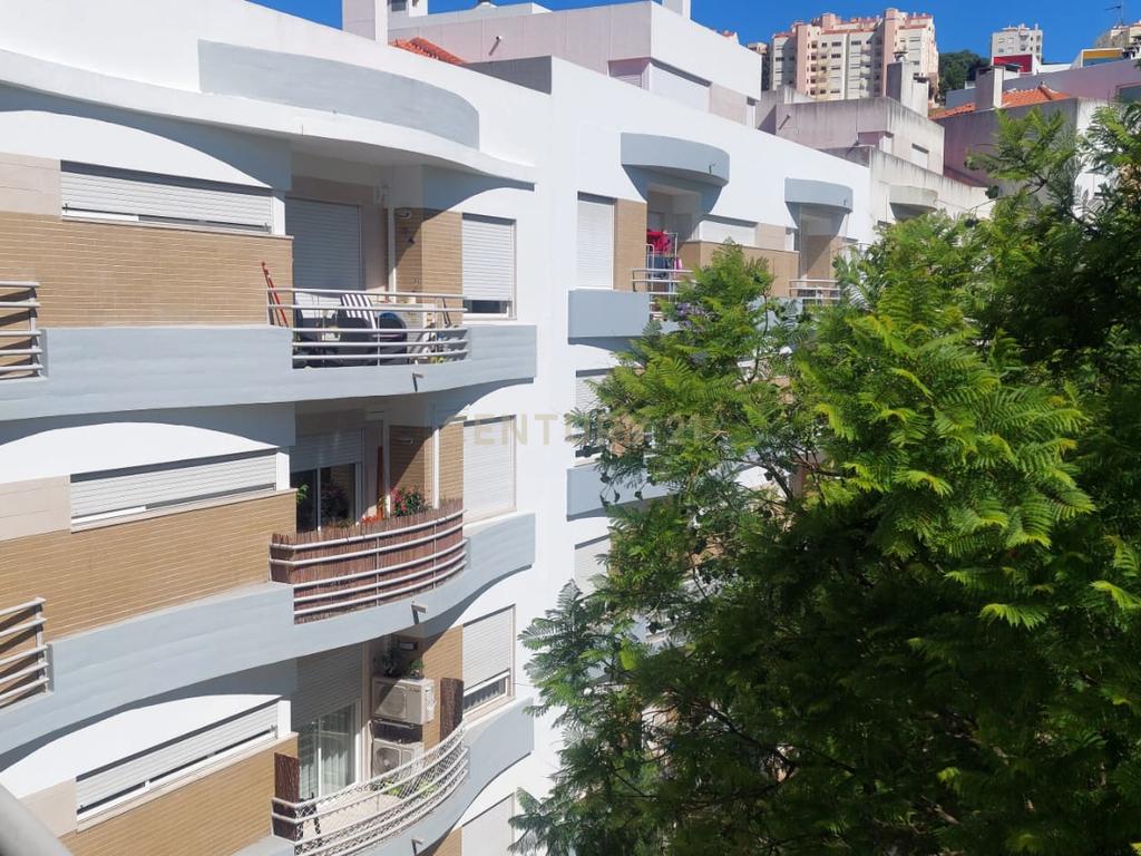 Apartamento Moderno na Ramada para Arrendamento - Image 1