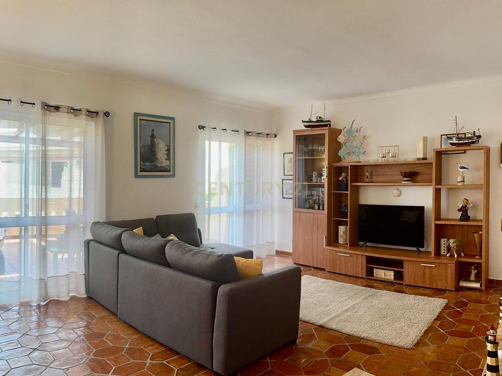 Apartamento com Vista Piscina em Condomínio Privado – VILAMAR (Porches, Algarve) - Image 5