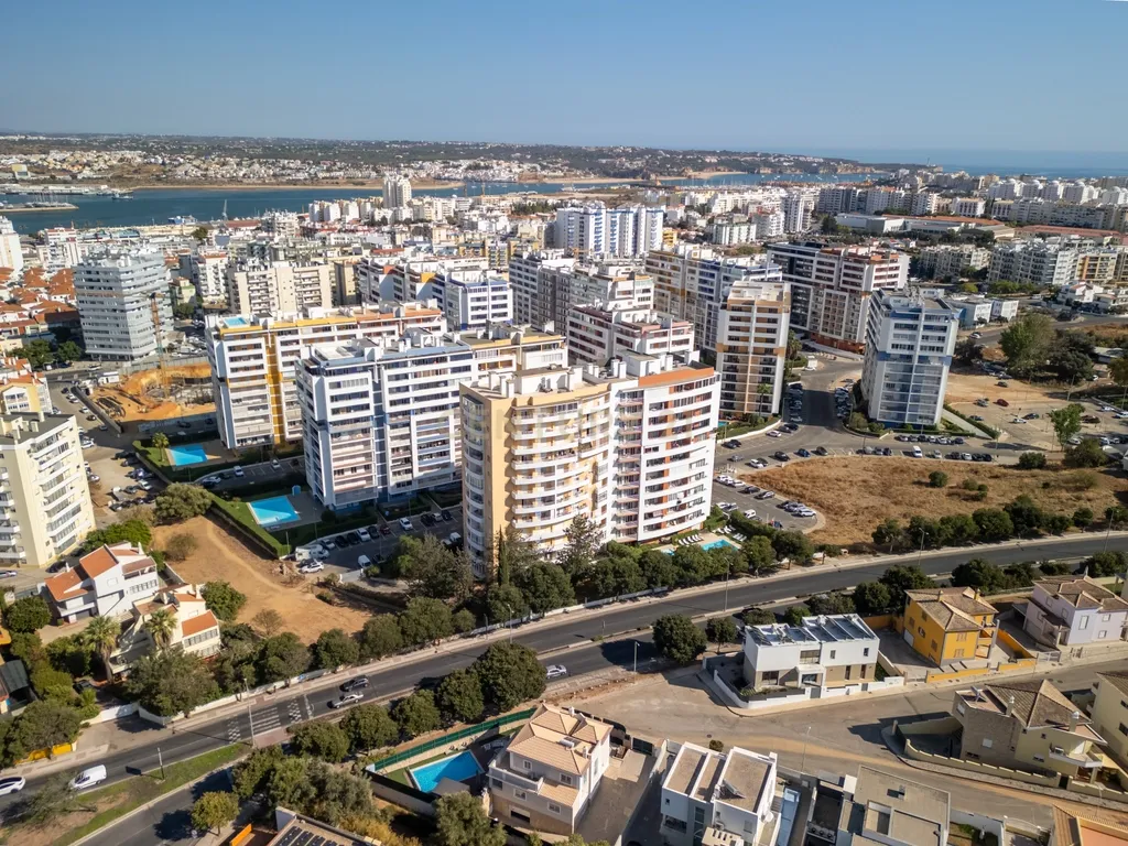 T0+1 mobilado, em condominio c/ piscina, Portimão - Image 24