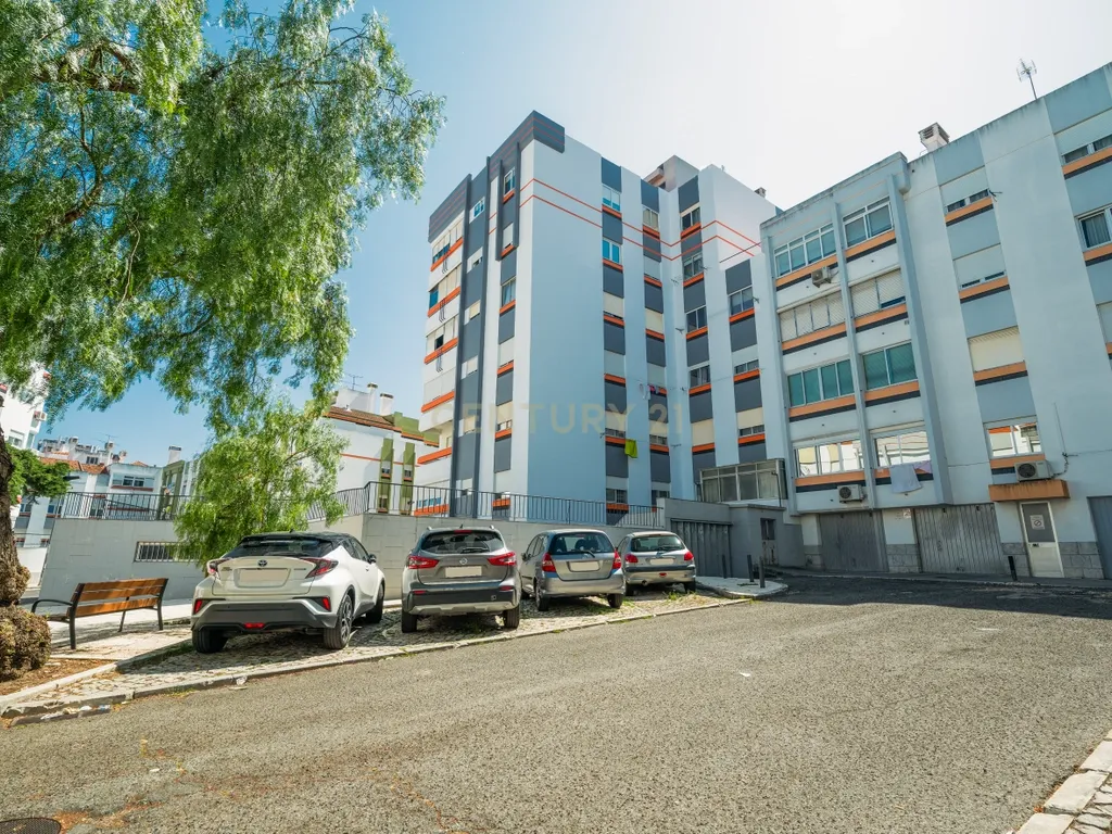 Apartamento T2 em Linda-a Velha - Excelente Localização com Garagem - Image 17