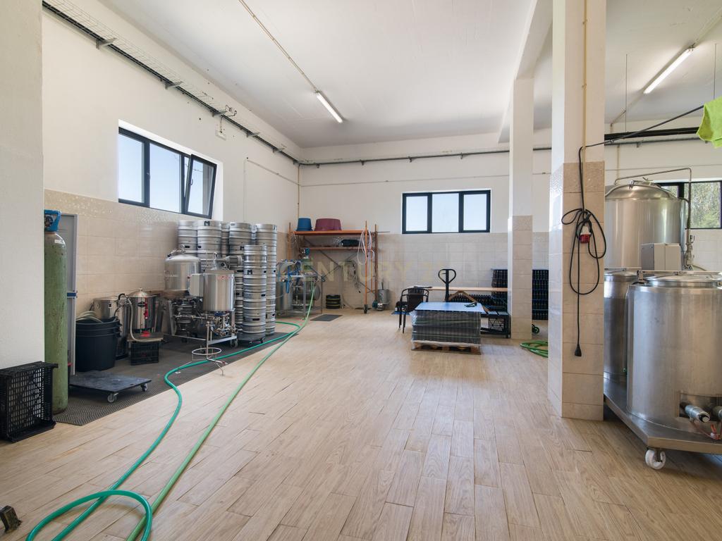 Fábrica de Cerveja Artesanal em S. Miguel de Alcainça, Mafra - Image 2