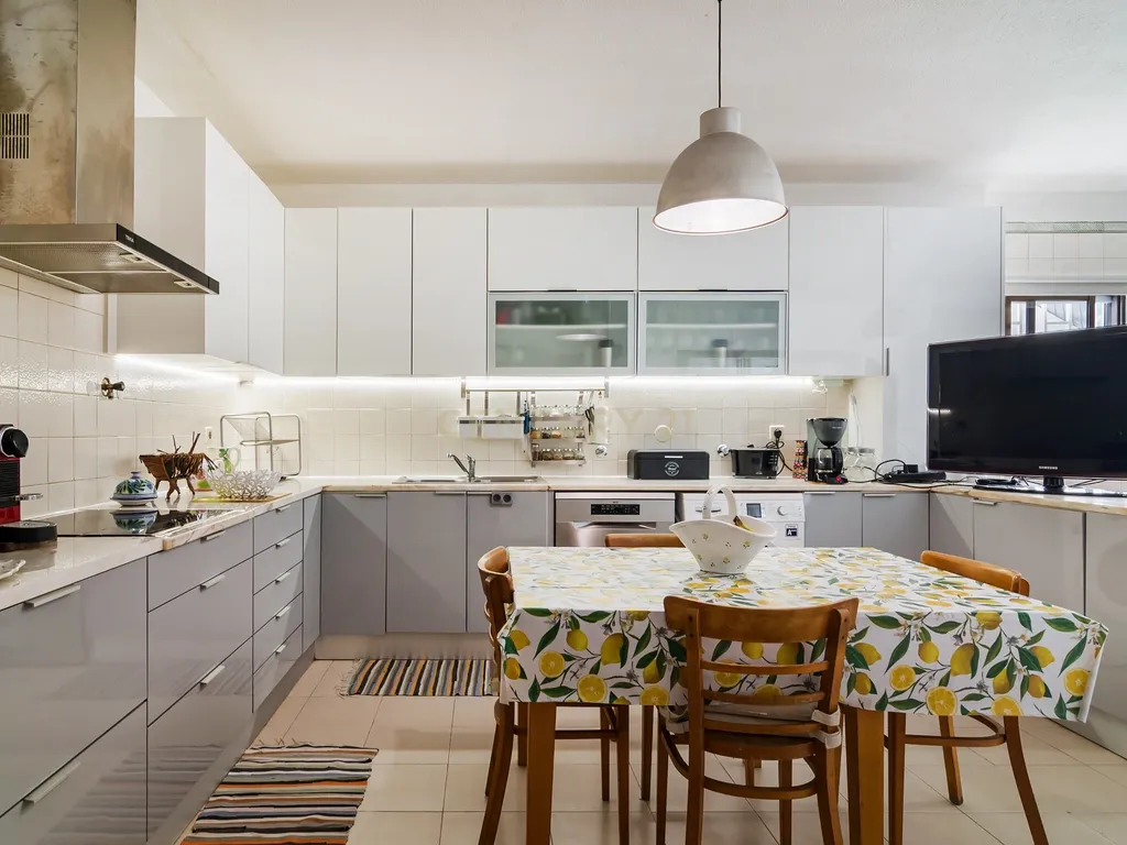 Apartamento T3+1 com varandas e terraço, junto ao Mercado da Vila, Cascais. Em Venda! - Image 6