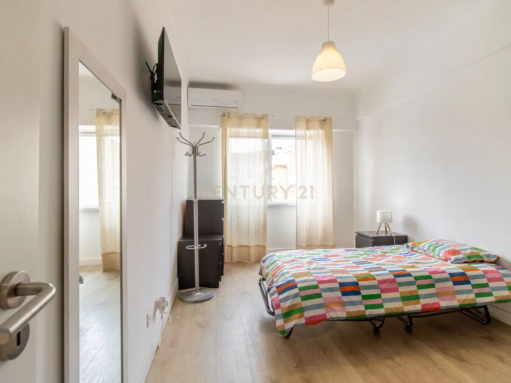 Apartamento T2 , com varanda e arrecadação , perto do metro - Odivelas - Image 15